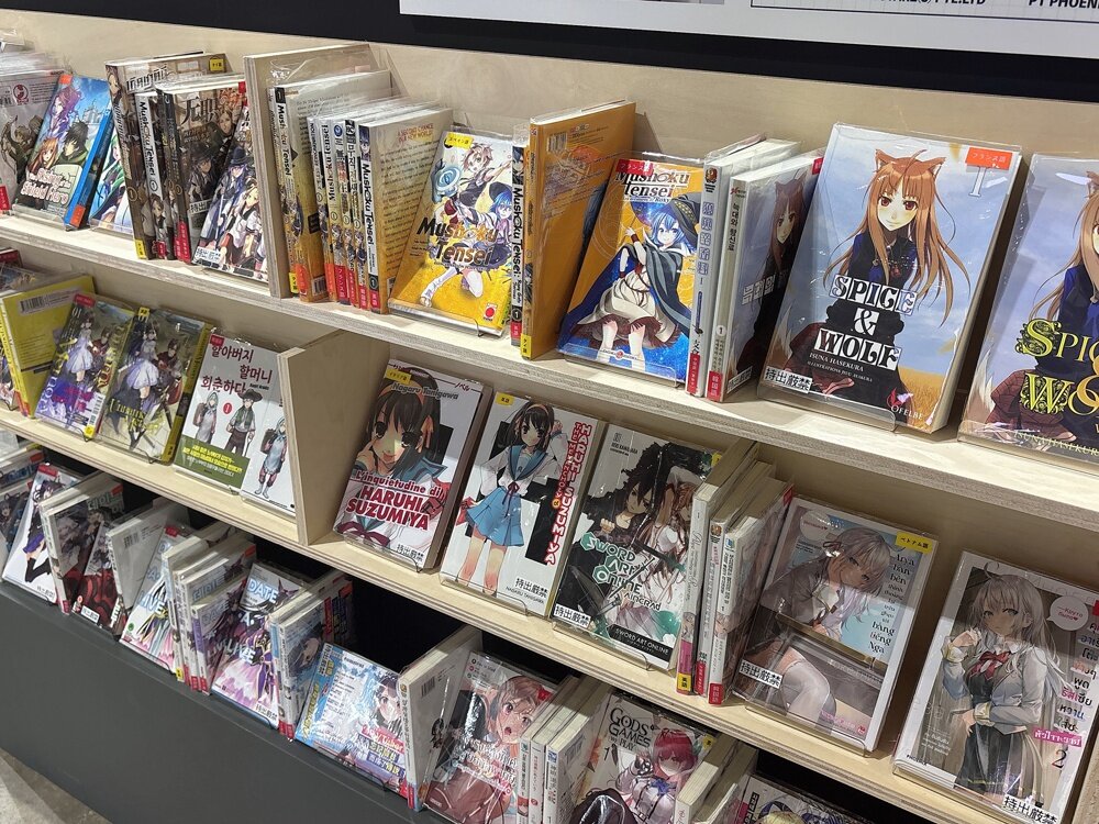 【ニコニコ超会議2025レポート】幕張メッセに巨大書店が出現! KADOKAWAブースを中心にニコ超の様子をお届け!