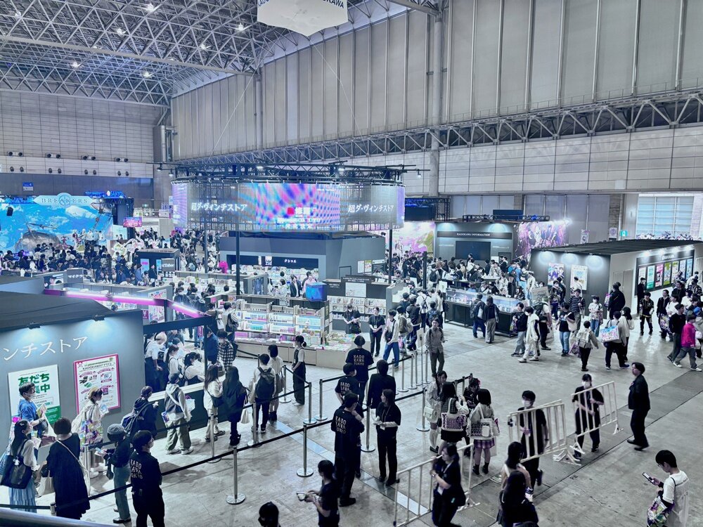 【ニコニコ超会議2025レポート】幕張メッセに巨大書店が出現! KADOKAWAブースを中心にニコ超の様子をお届け!